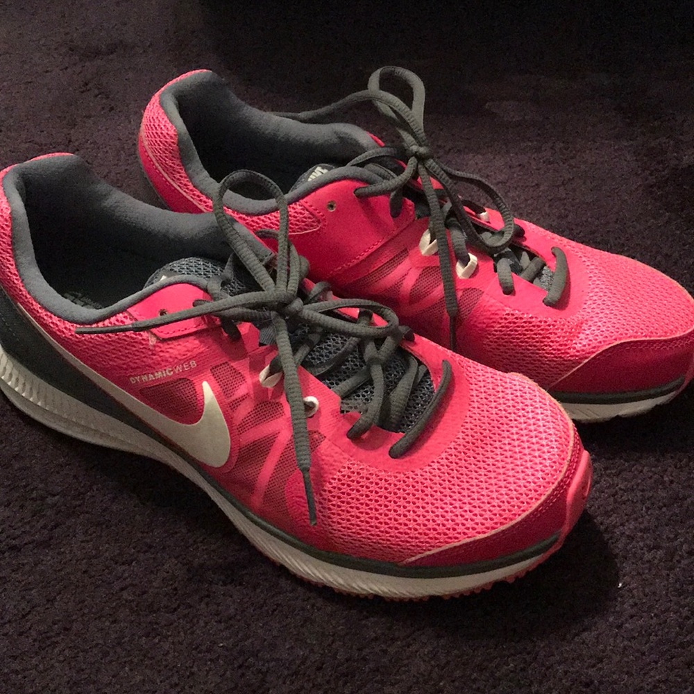 Nike women’s zoom winflo sneakers